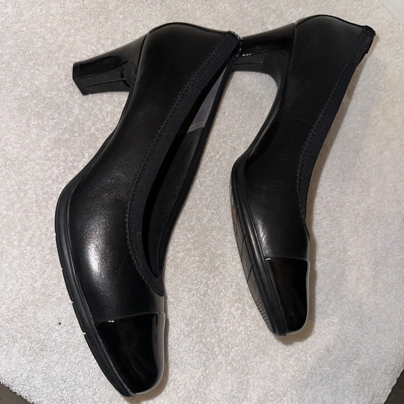 Rockport Total‎ Motion Pumps Black Leather Patent Leather Cap Toe Women's 8 M - Picture 2 of 8